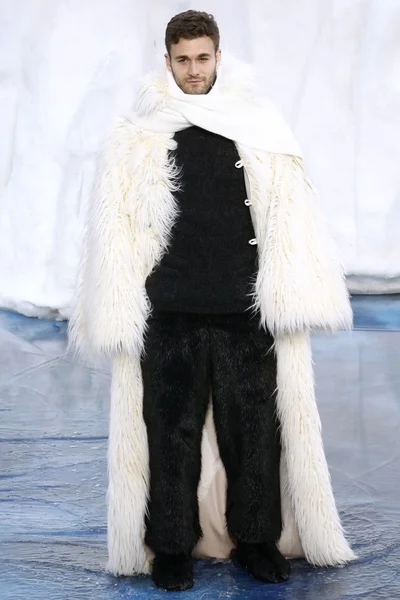 Look 64